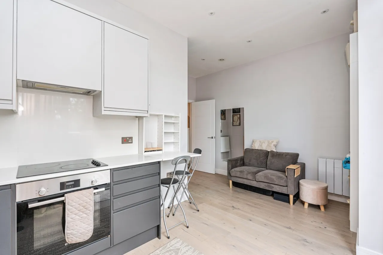 Albert Drive, Woking, GU21, photo 6