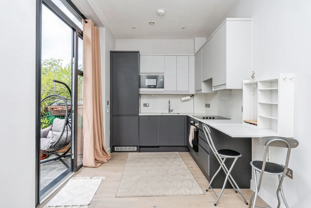 Albert Drive, Woking, GU21, photo 5