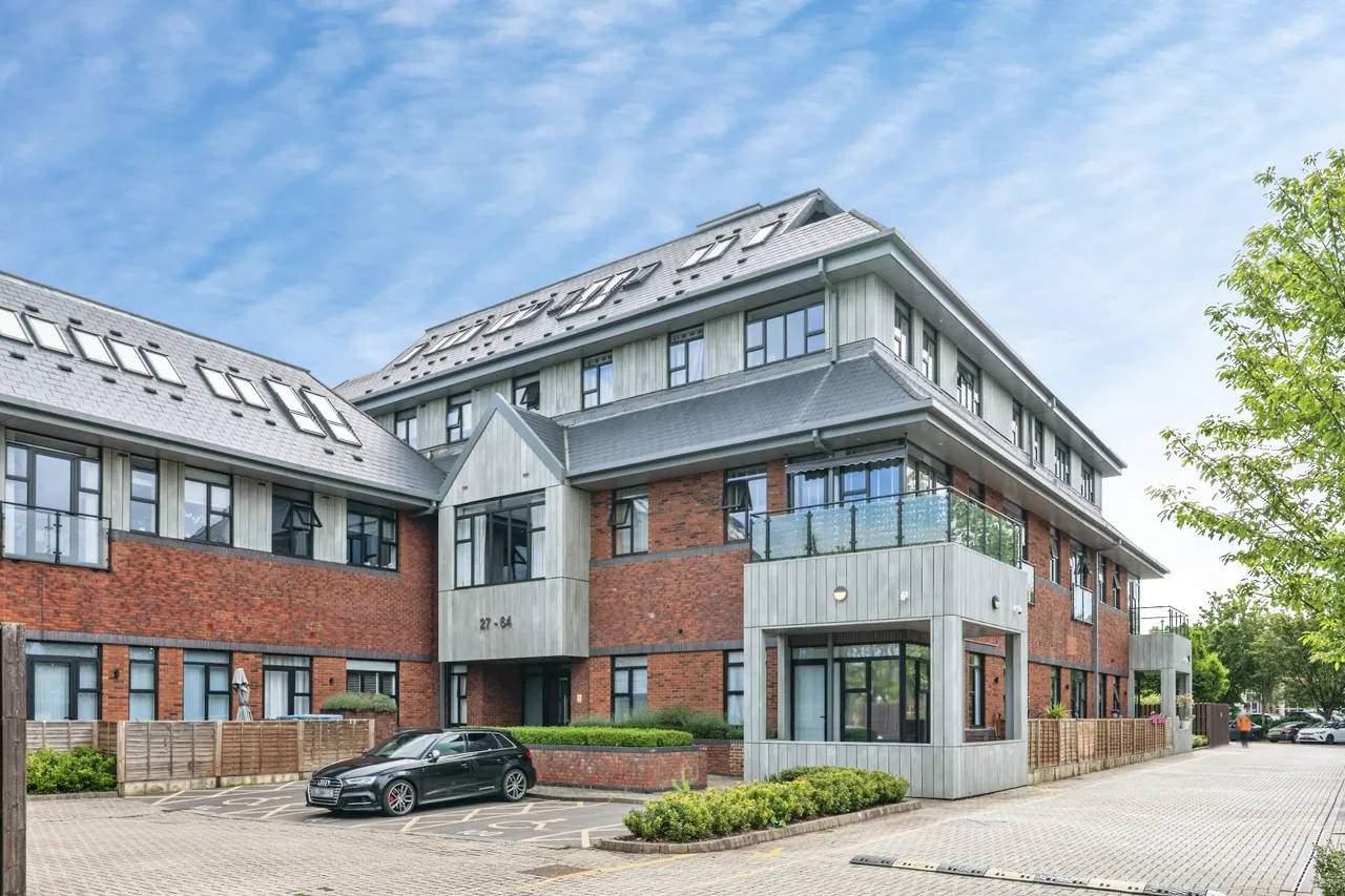 Albert Drive, Woking, GU21, photo 15