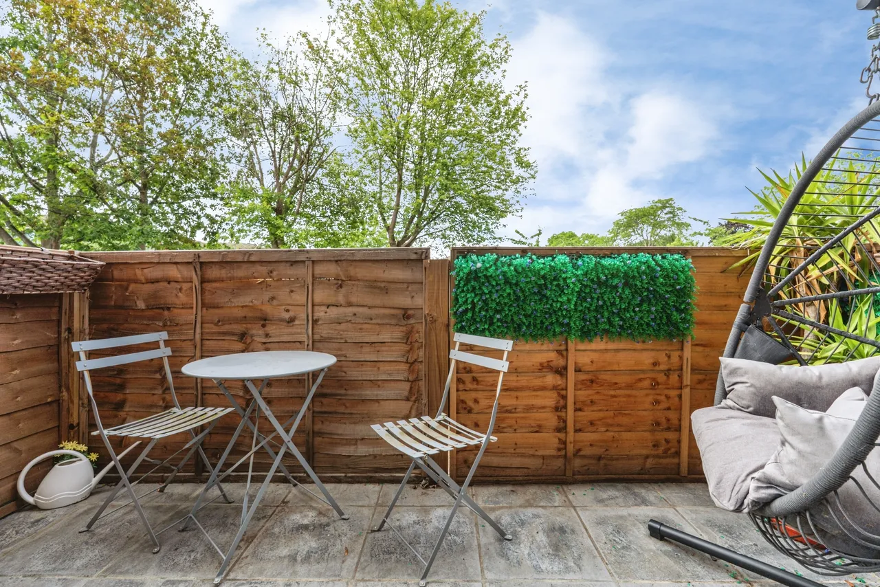 Albert Drive, Woking, GU21, photo 11