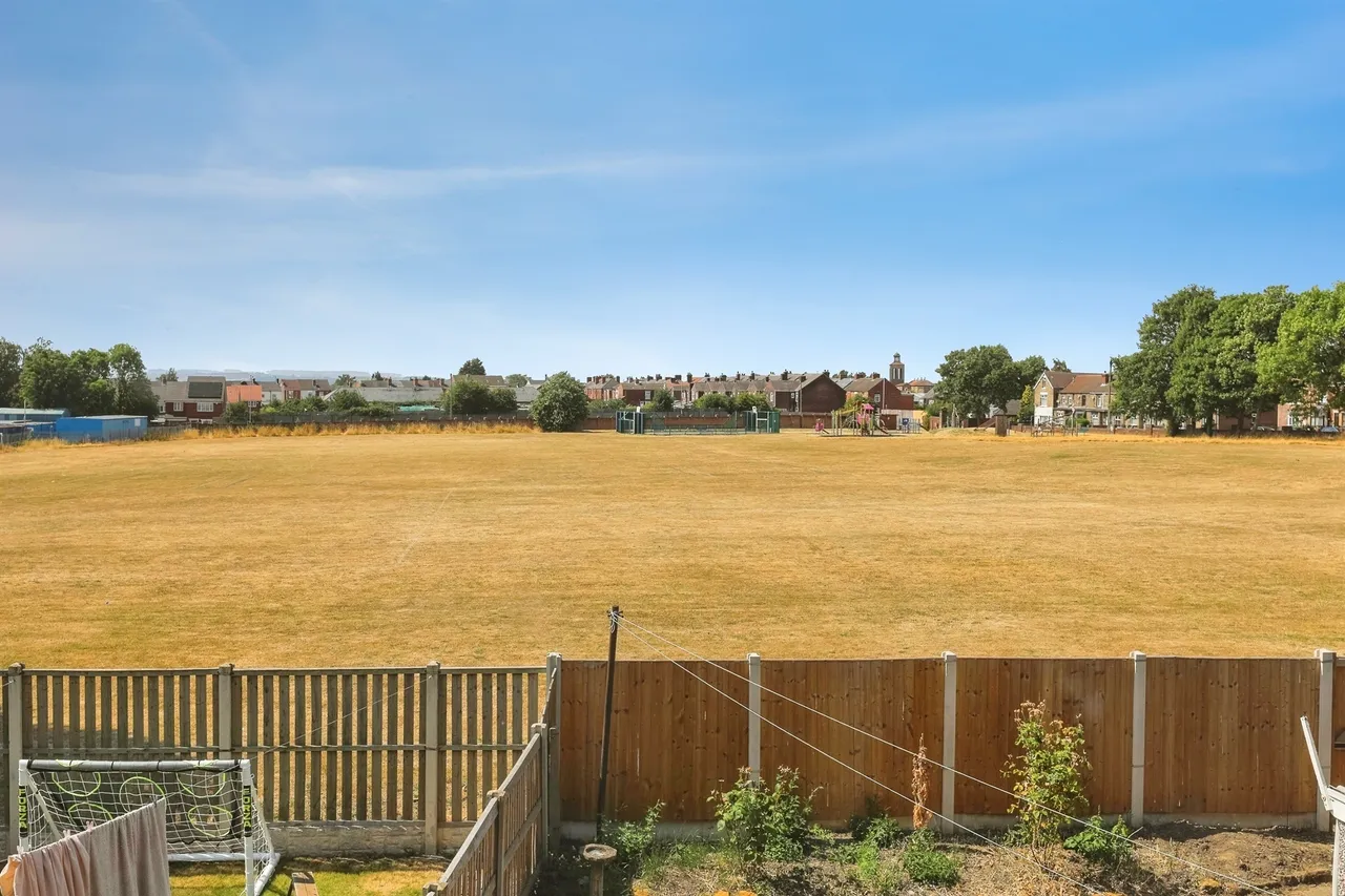 Pickhills Avenue, Goldthorpe, S63, photo 4