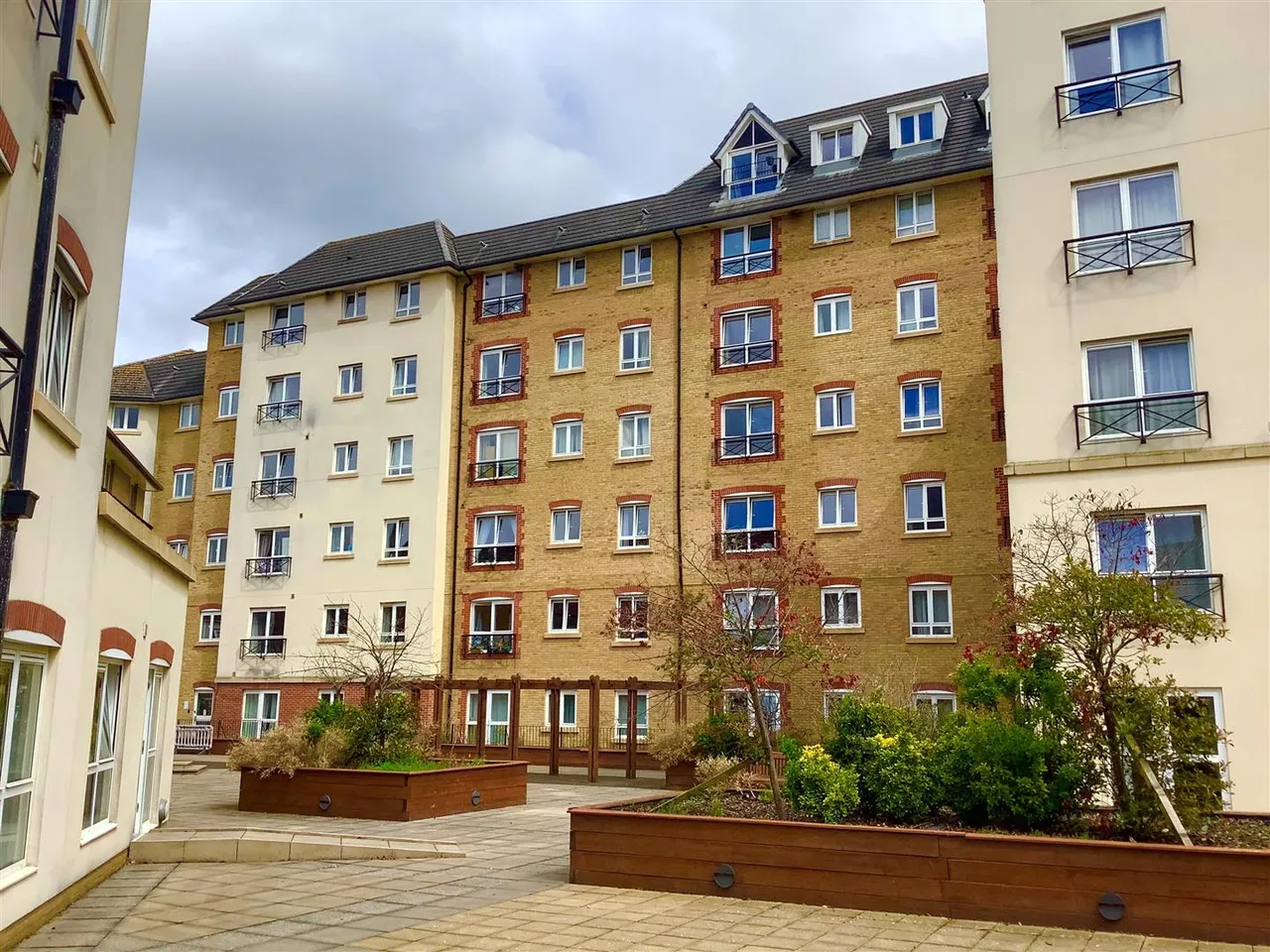 2 bed flat for sale — Broad Street, Northampton
