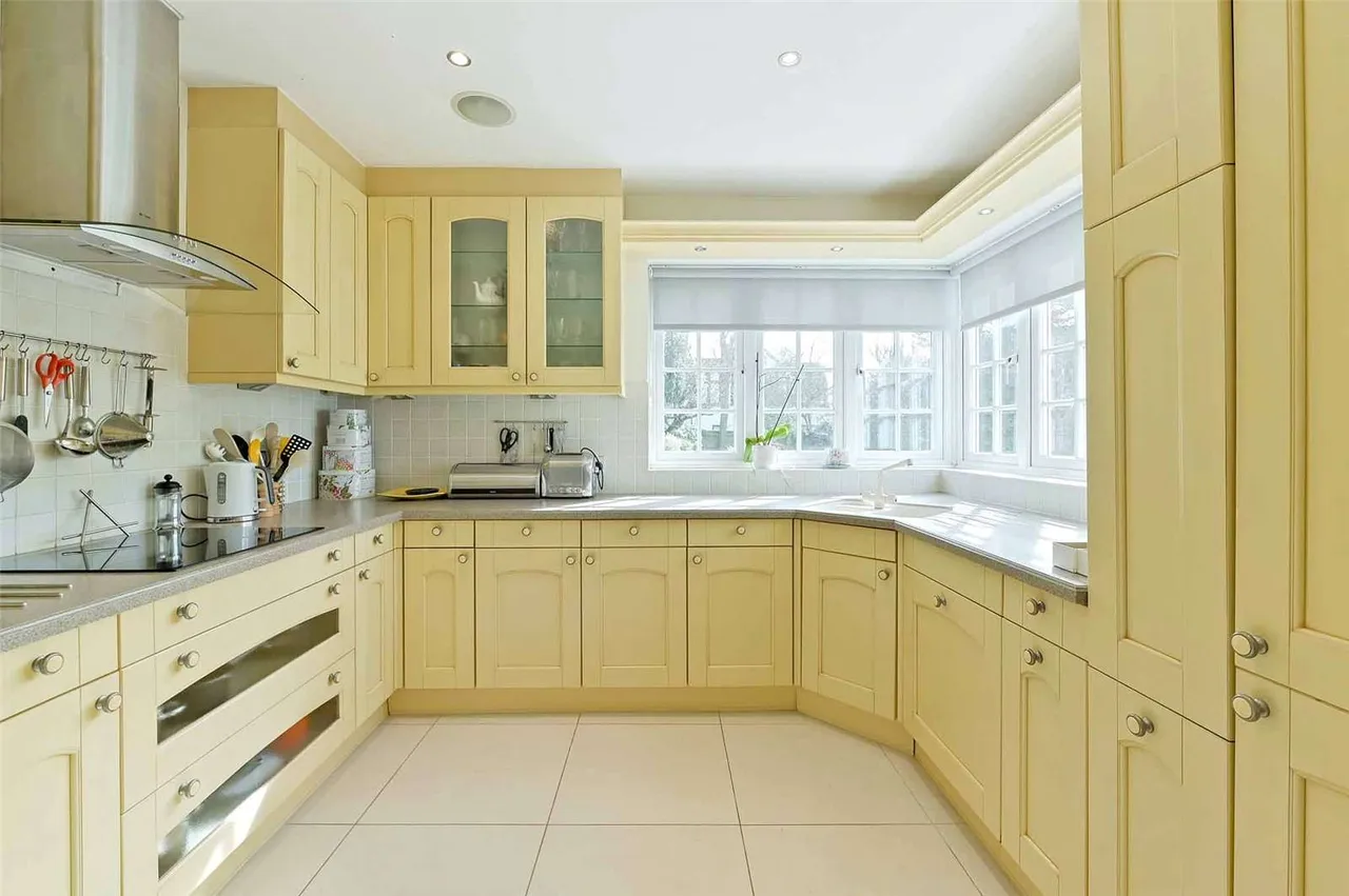 Old Mill Lane, Bray, Maidenhead, Berkshire, SL6 2BD, photo 9