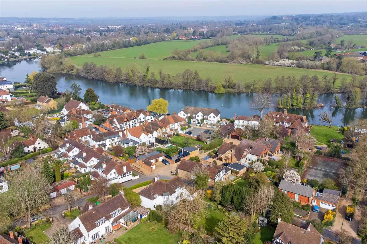 Old Mill Lane, Bray, Maidenhead, Berkshire, SL6 2BD, photo 4