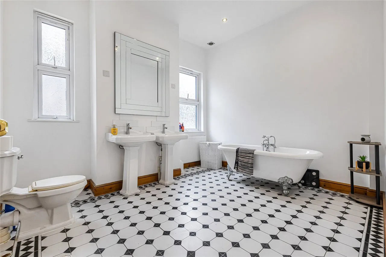 London Road, Strood, ME2, photo 8