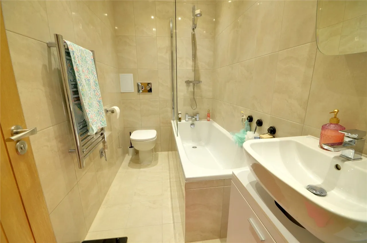 Christoper Road, East Grinstead, RH19, photo 7