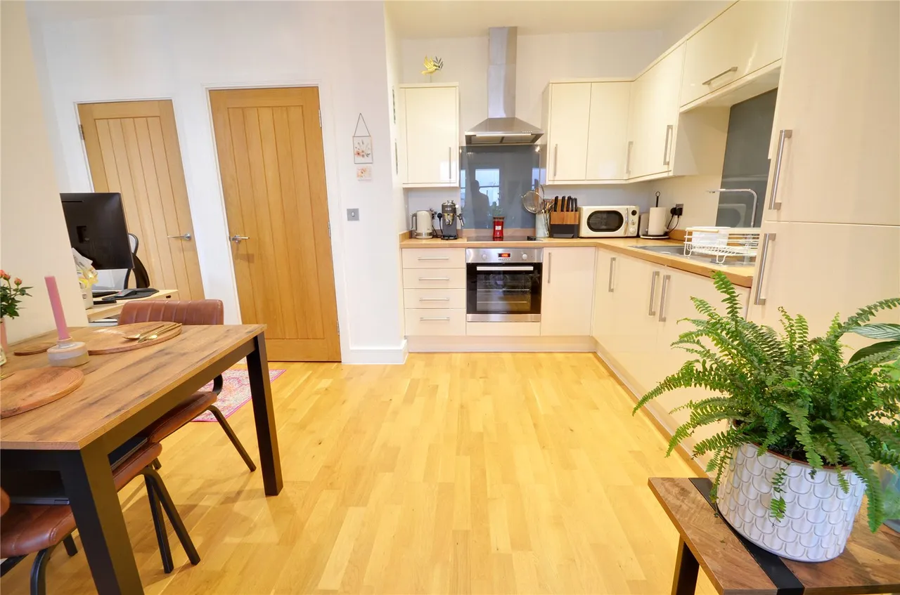 Christoper Road, East Grinstead, RH19, photo 4