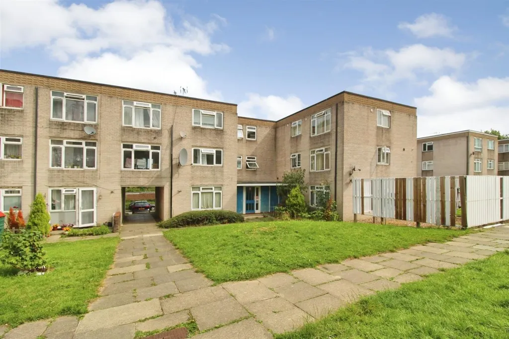 2 bed flat for sale, Caburn Court, Southgate, RH11
