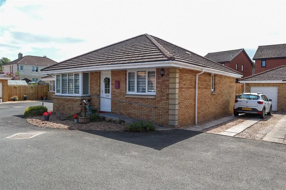 3 bed house for sale, Milne Court, Wishaw, ML2