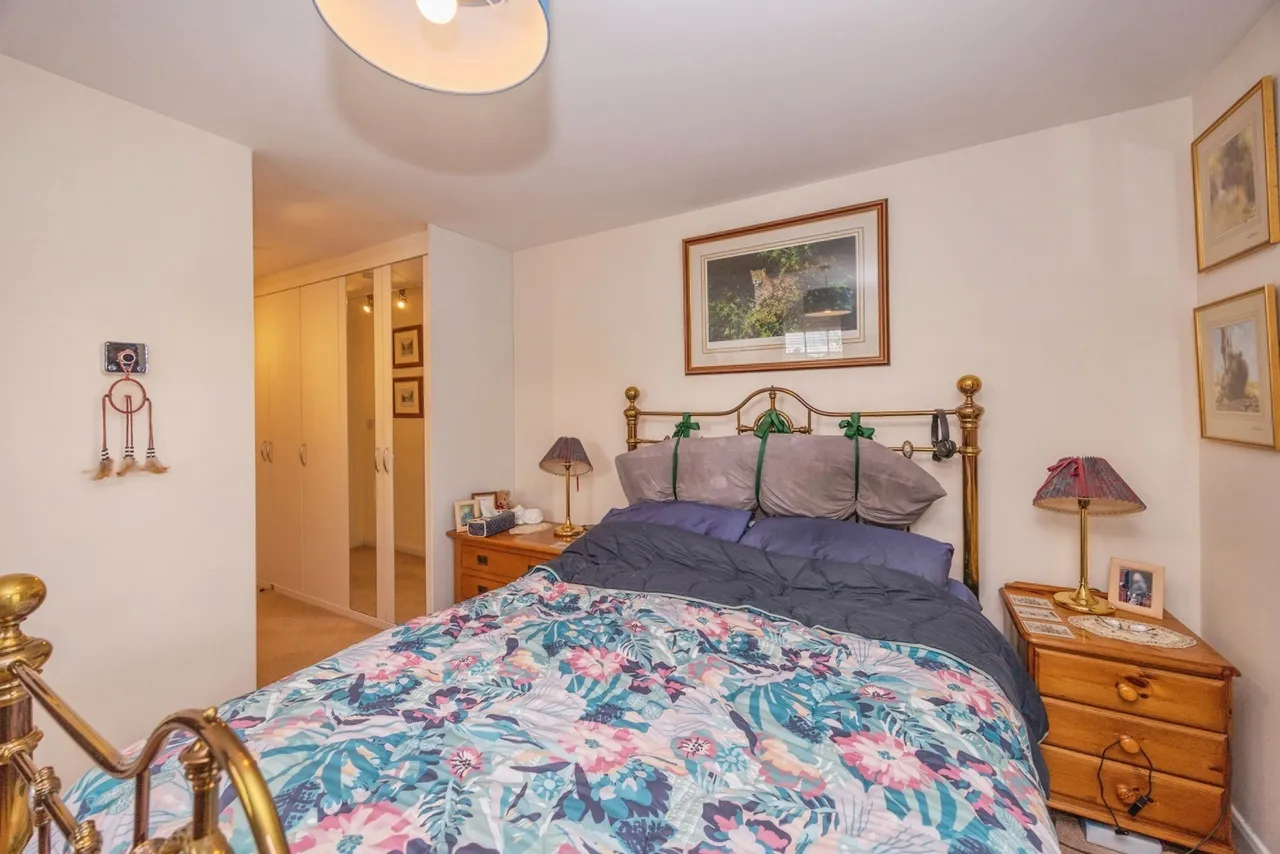 Endal Way, Clanfield, PO8, photo 11