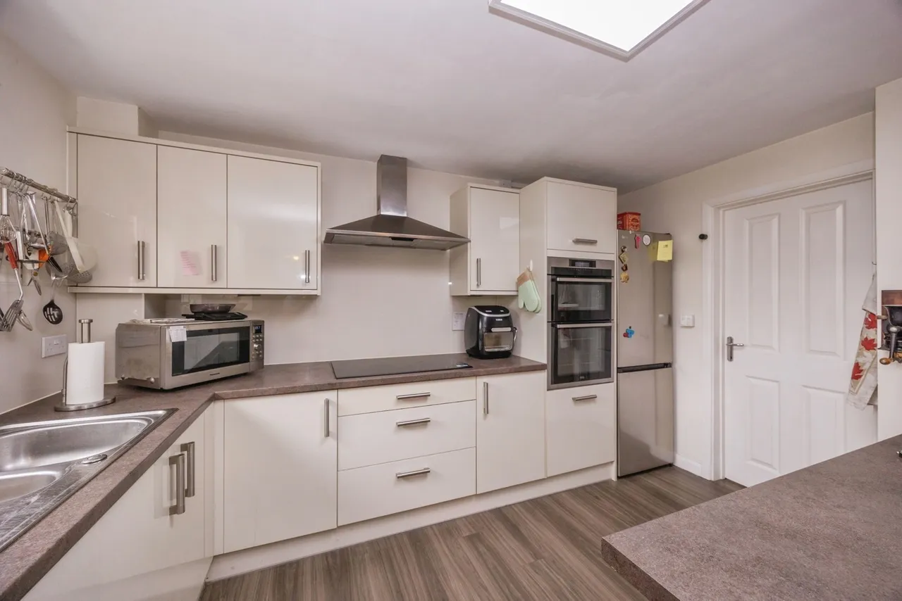 Endal Way, Clanfield, PO8, photo 5
