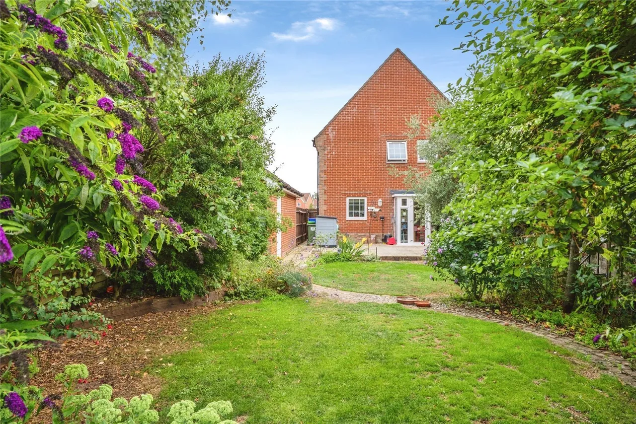Endal Way, Clanfield, PO8, photo 23