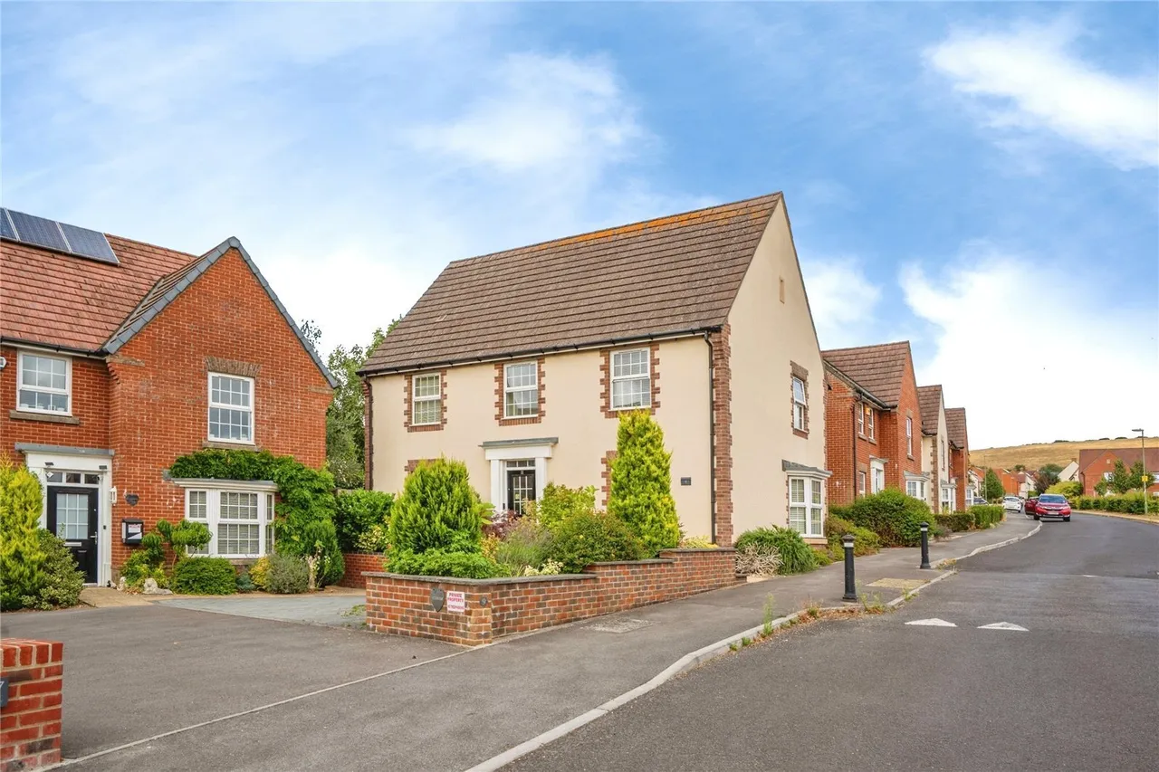 Endal Way, Clanfield, PO8, photo 2