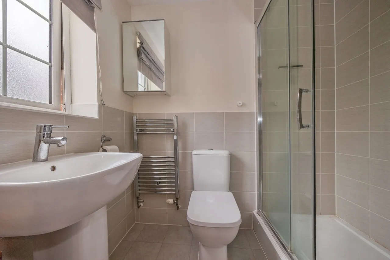 Endal Way, Clanfield, PO8, photo 16