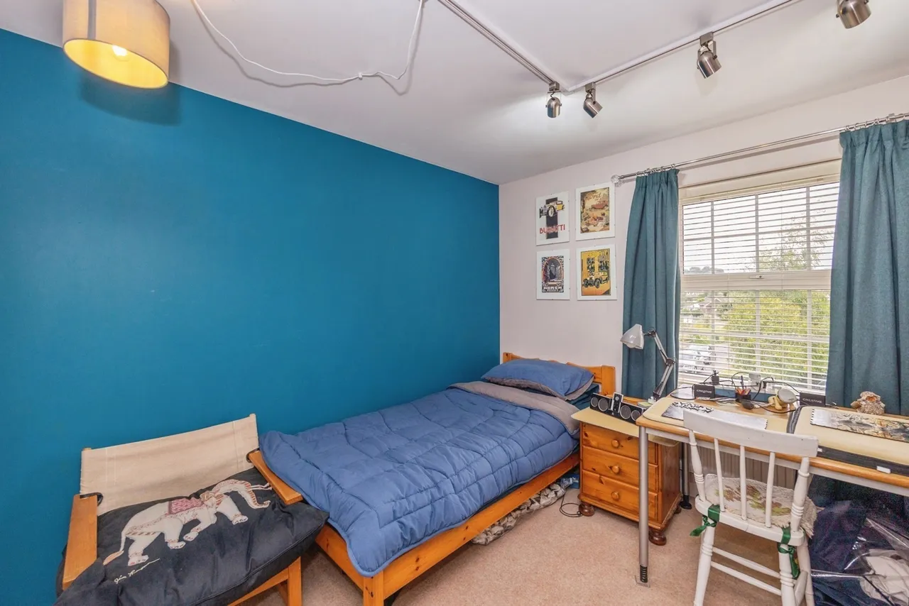 Endal Way, Clanfield, PO8, photo 14