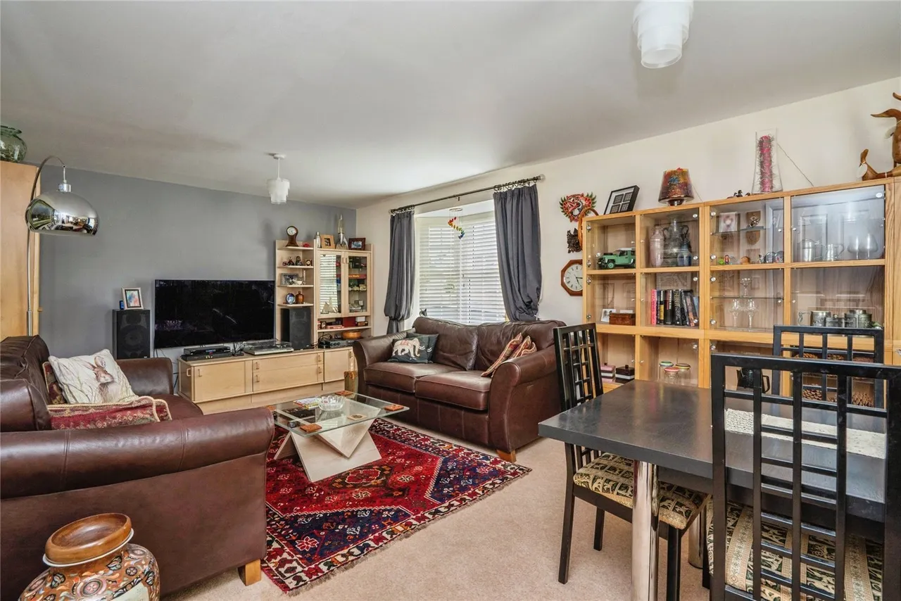 Endal Way, Clanfield, PO8, photo 3