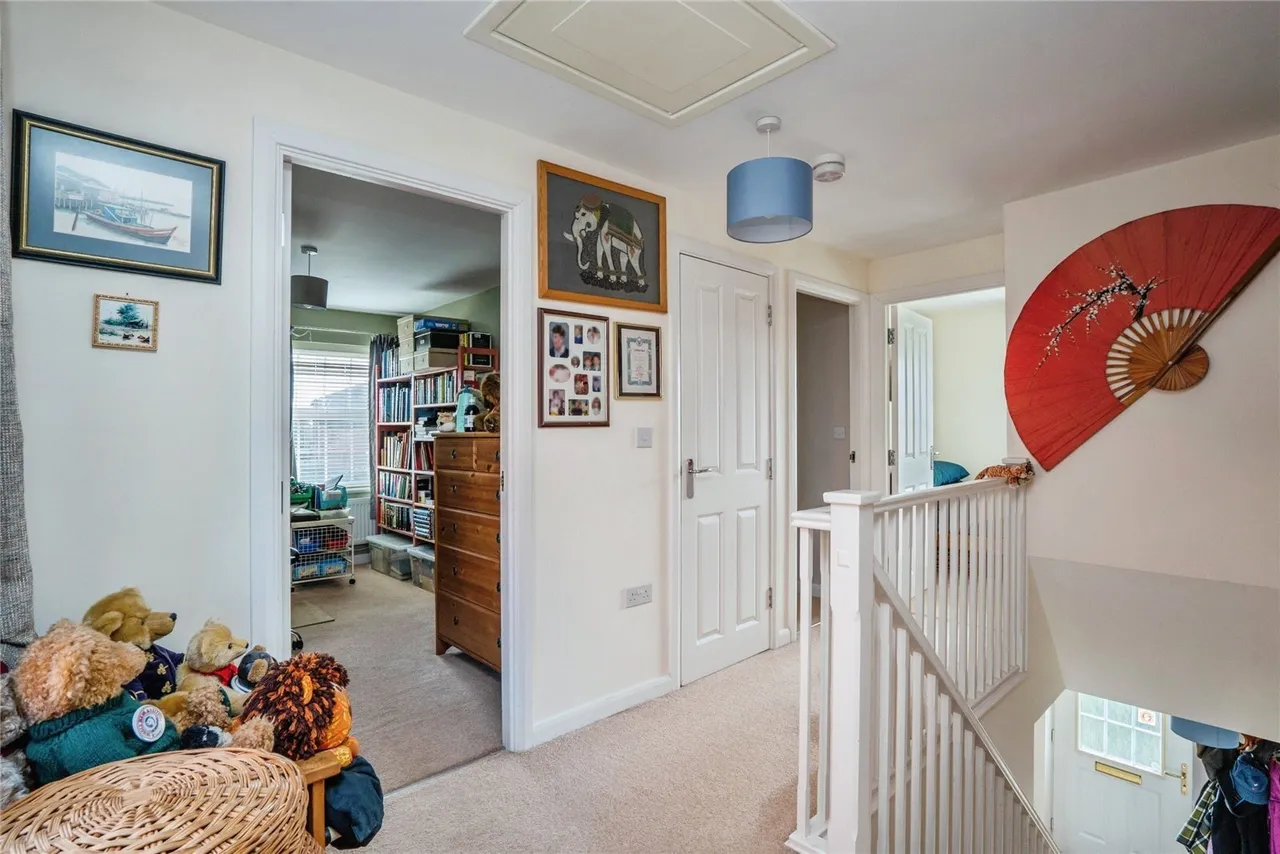 Endal Way, Clanfield, PO8, photo 9