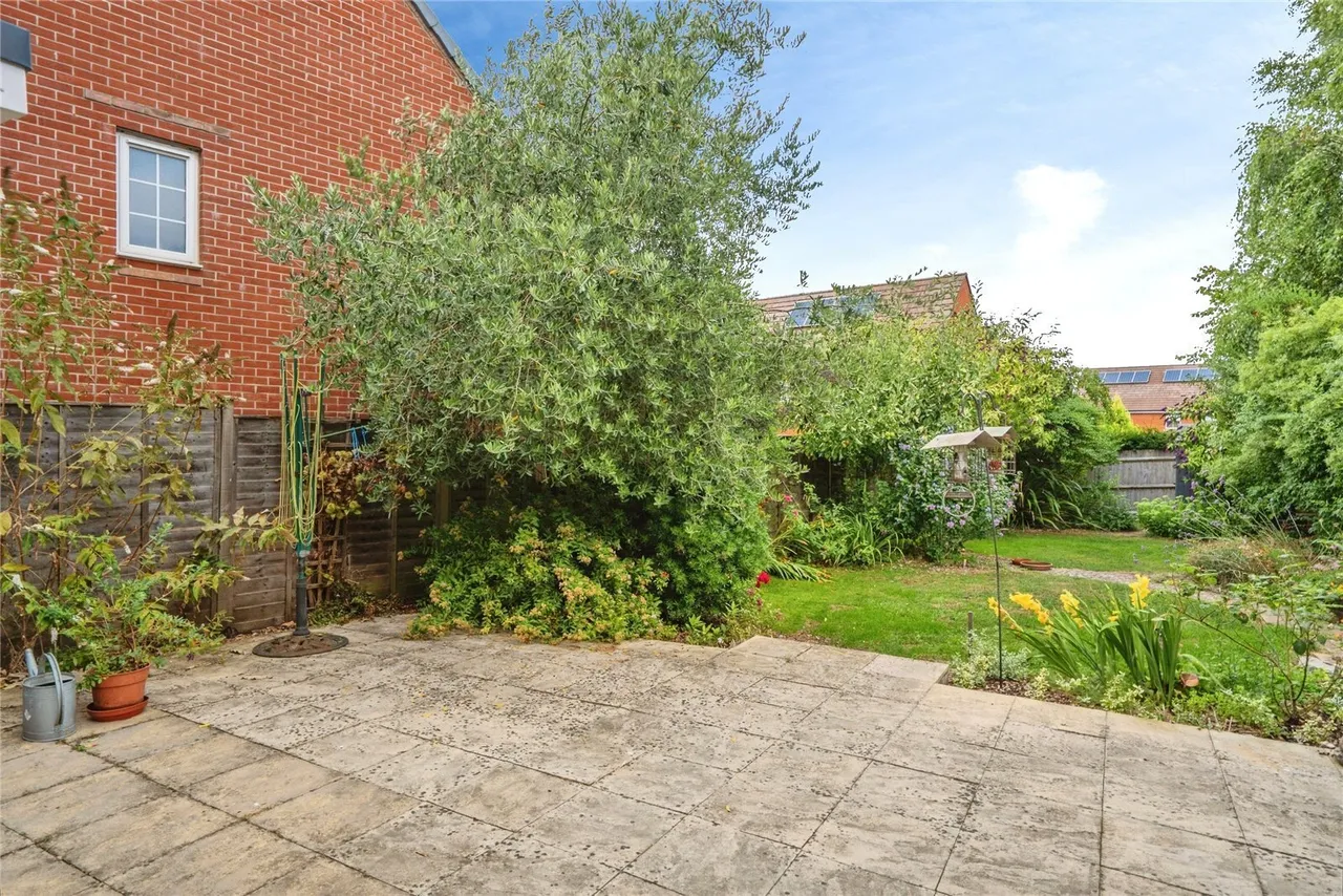 Endal Way, Clanfield, PO8, photo 22