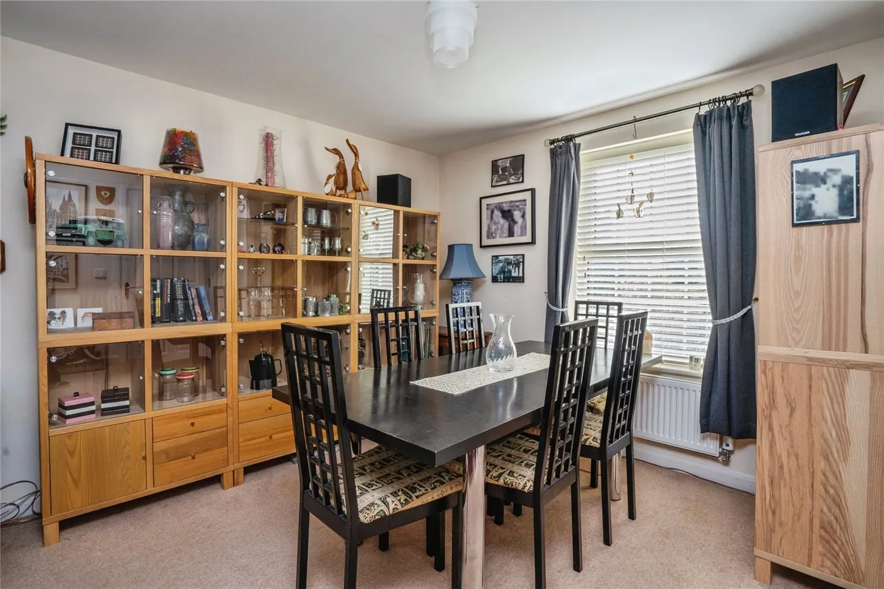 Endal Way, Clanfield, PO8, photo 4