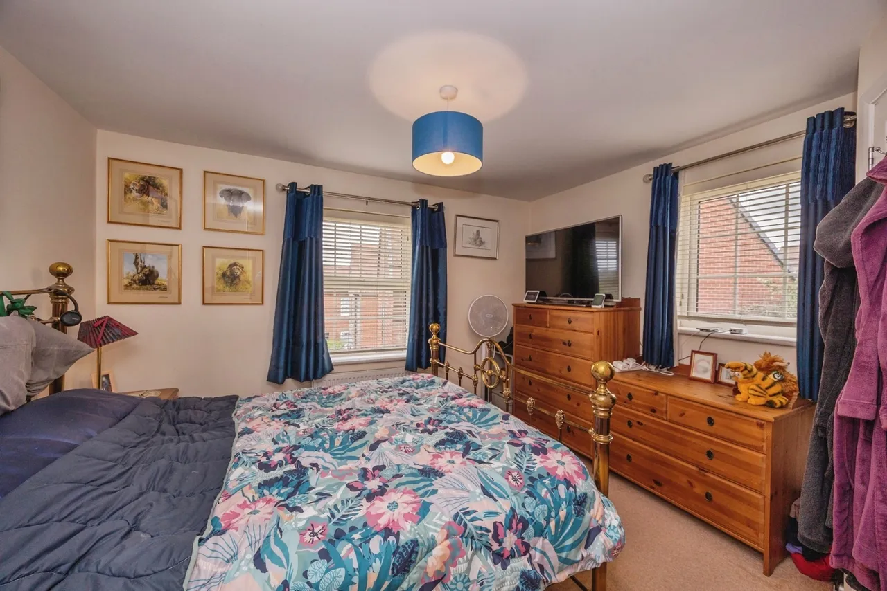 Endal Way, Clanfield, PO8, photo 12