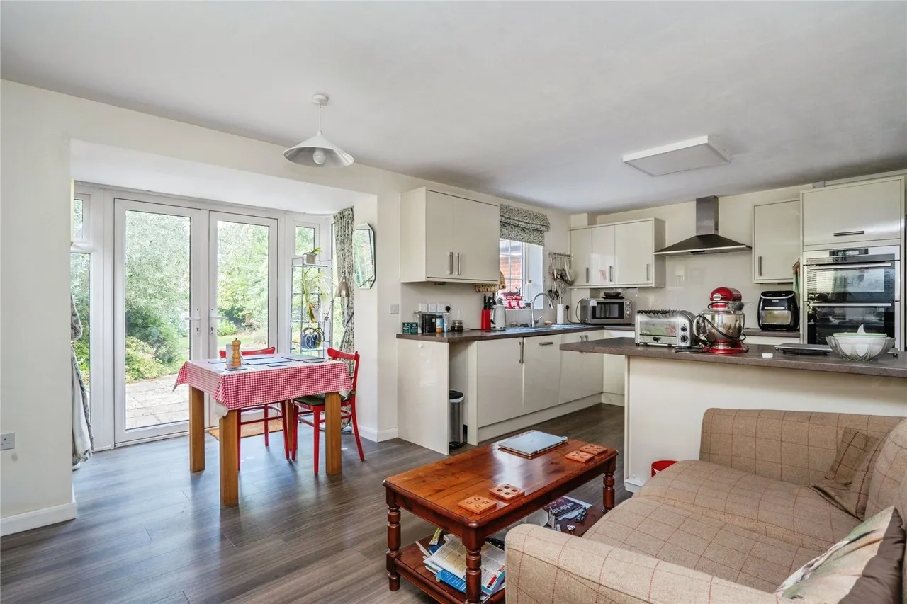 Endal Way, Clanfield, PO8, photo 8