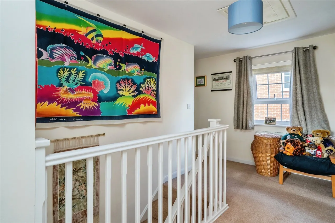 Endal Way, Clanfield, PO8, photo 10