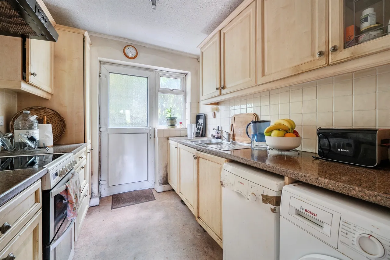 Ray Park Avenue, Maidenhead, photo 2