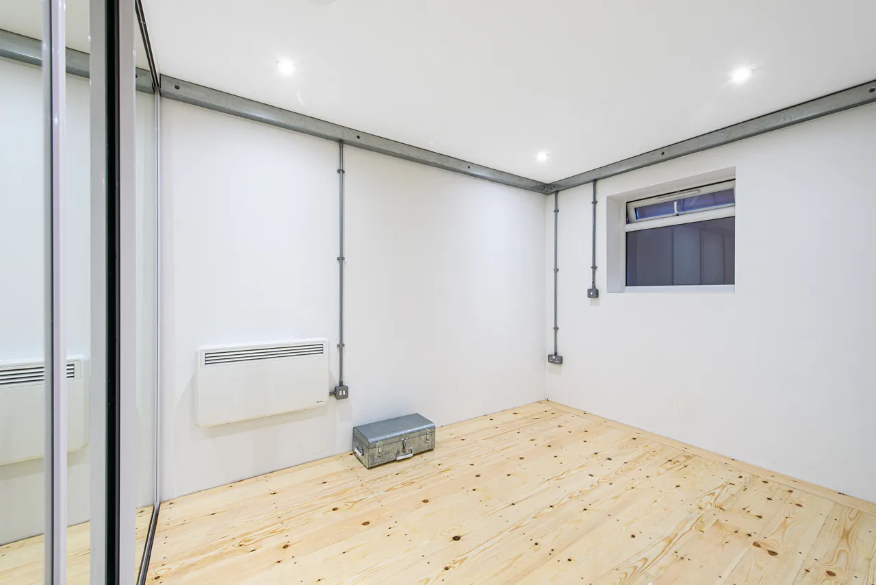 Flat 2, 1 Scout Way, London, photo 4