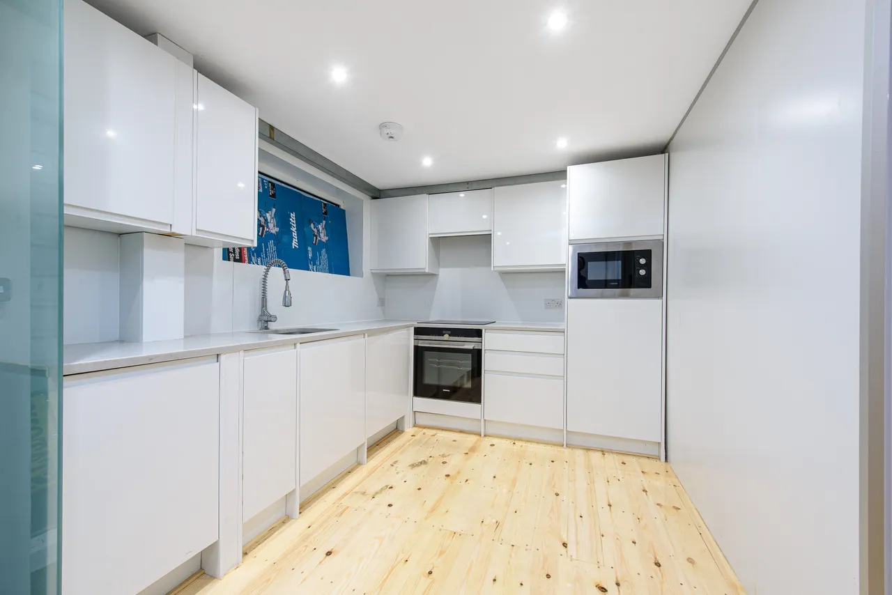 Flat 2, 1 Scout Way, London, photo 3