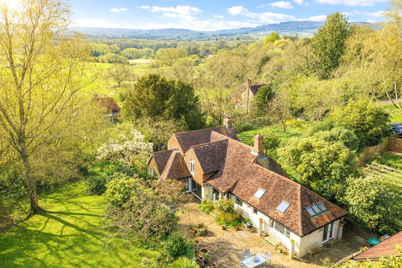 3 bed house for sale, Brook Road, Sandhills, GU8