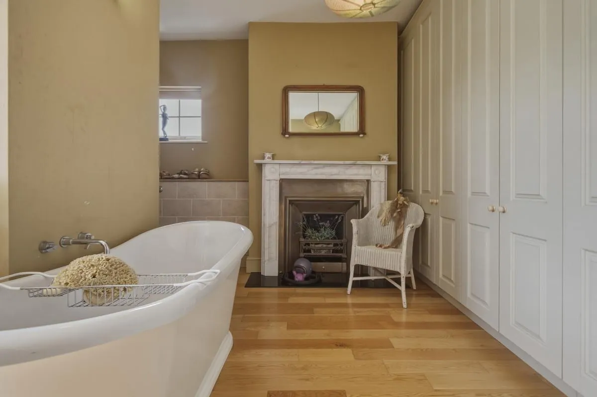 Main Street, Newark, NG23, photo 16
