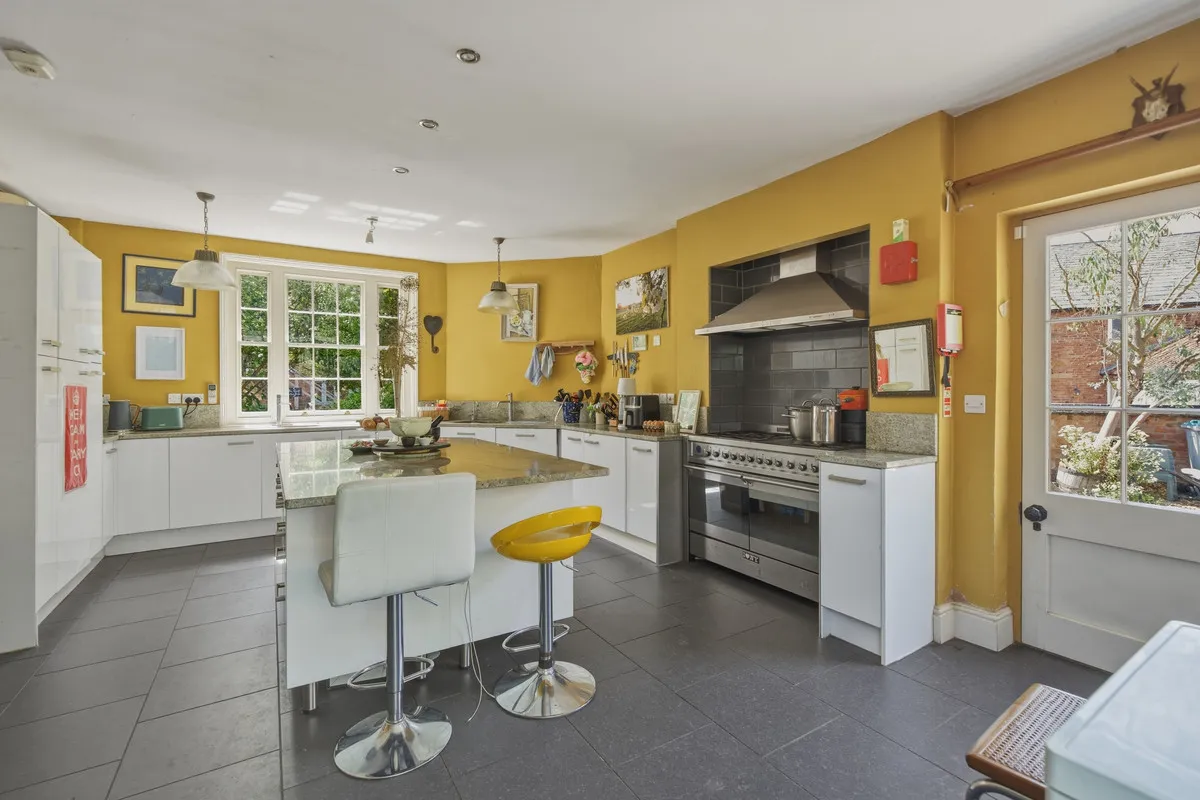Main Street, Newark, NG23, photo 6