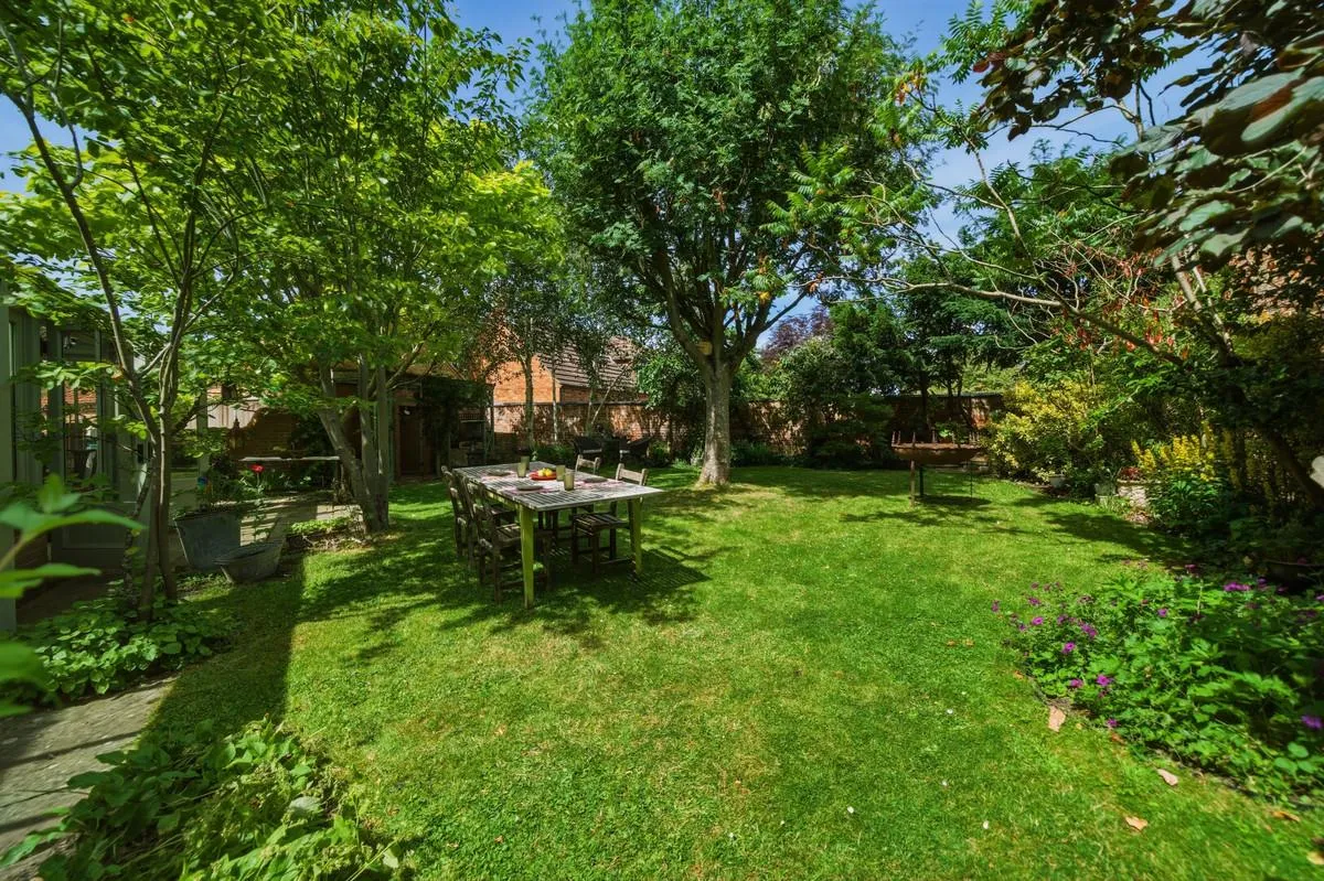 Main Street, Newark, NG23, photo 30