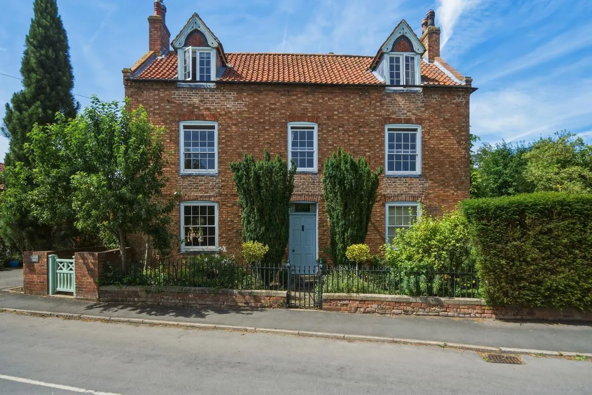 Main Street, Newark, NG23, photo 33