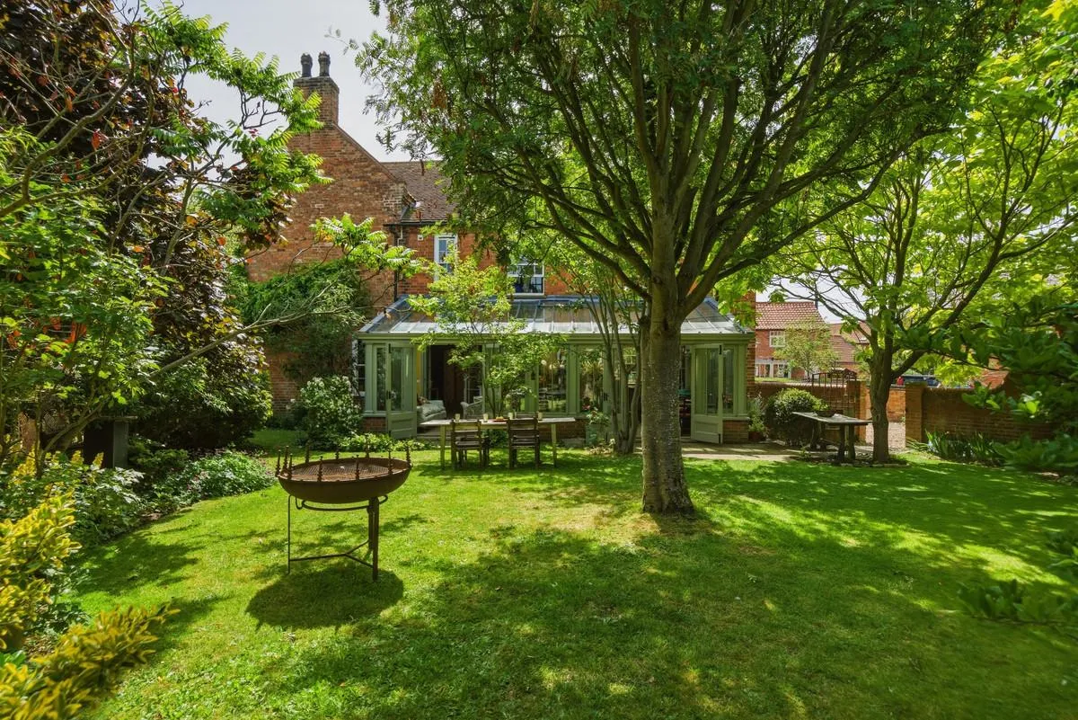 Main Street, Newark, NG23, photo 31