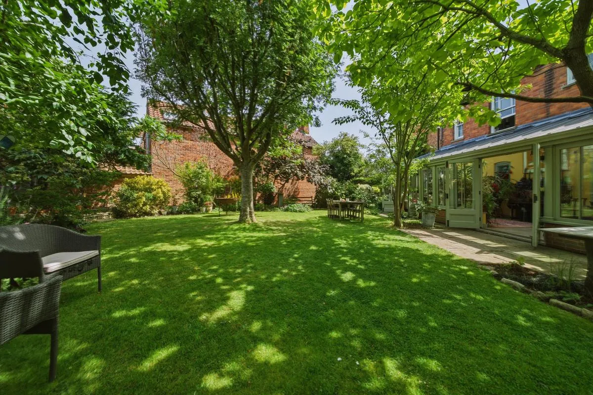 Main Street, Newark, NG23, photo 32