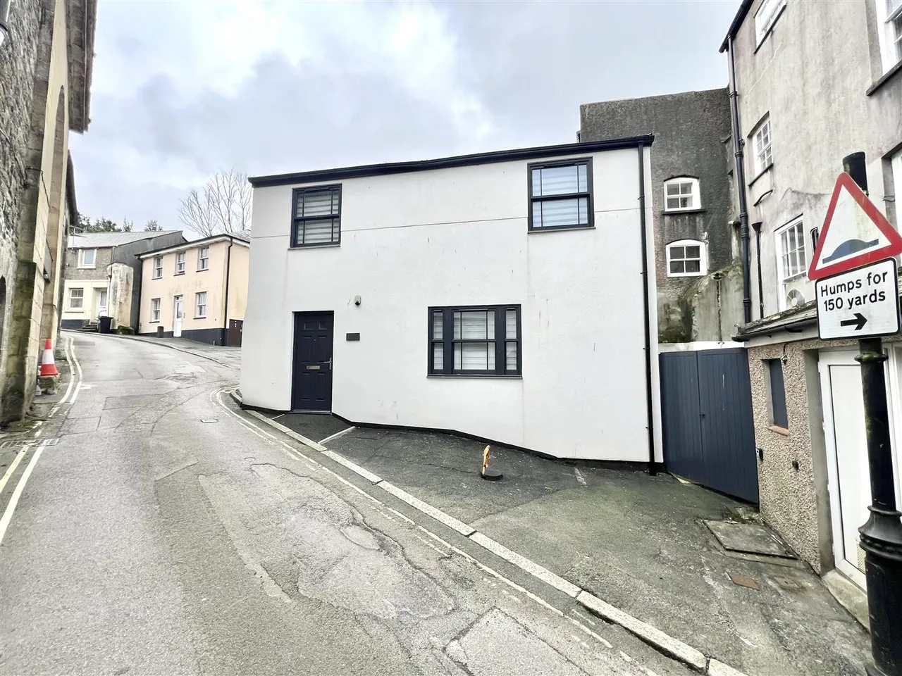 2 bed house for sale, Market Hill, St Austell