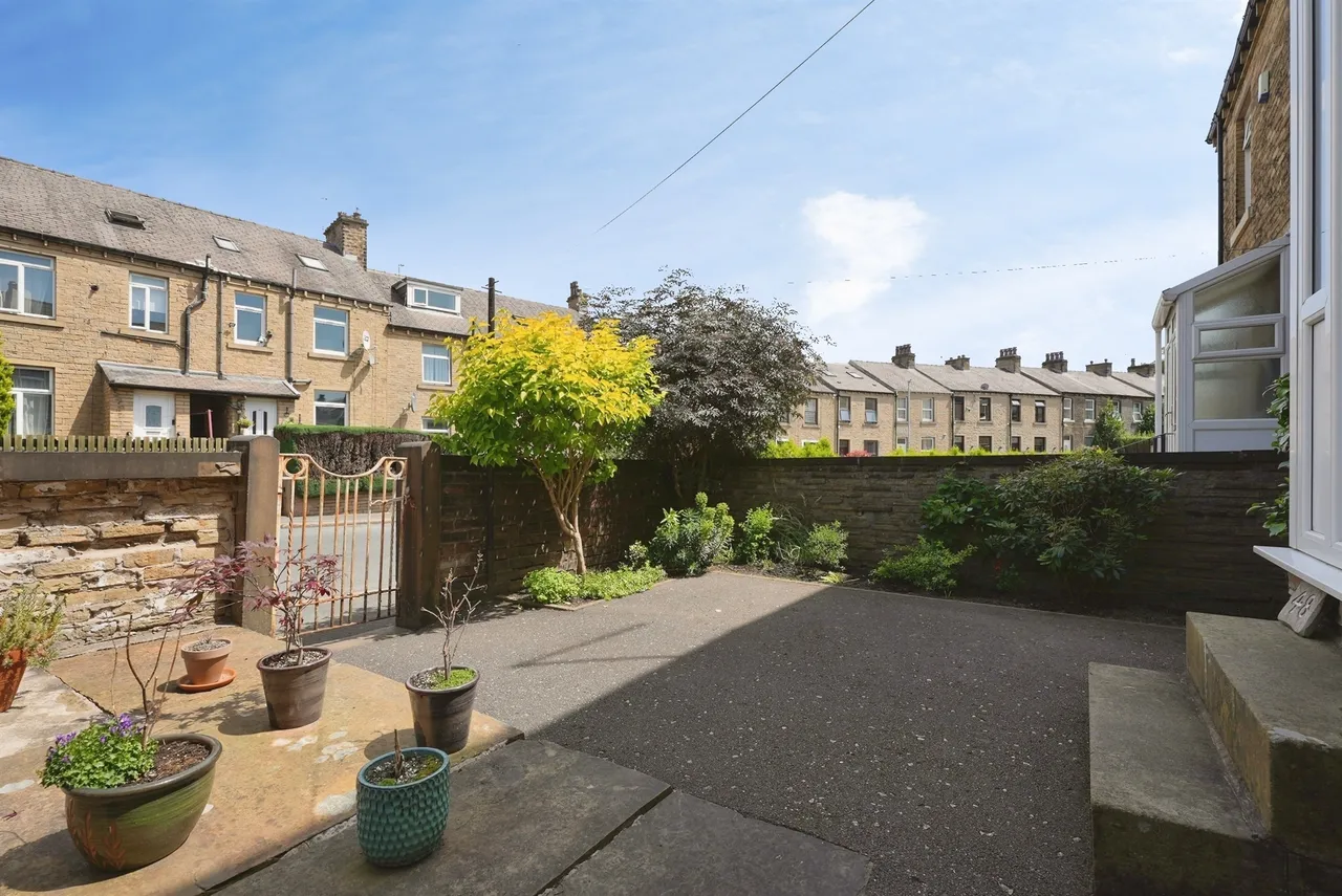 Tanfield Road, Birkby, Huddersfield, photo 2