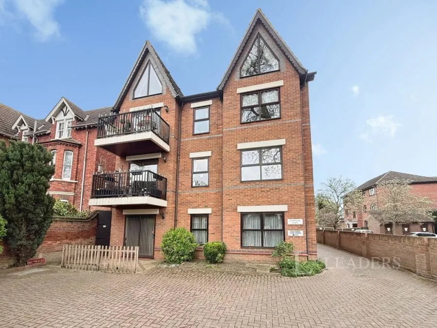 3 bed flat for sale, Shakespeare Road, Bedford, MK40