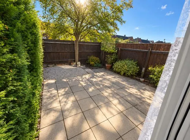Mole Court, Epsom, KT19, photo 8