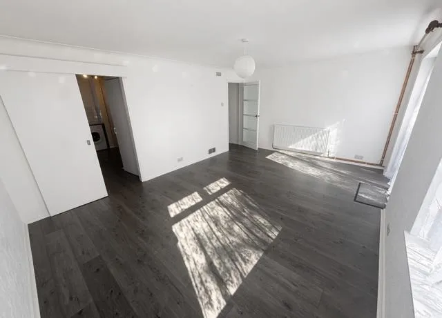 Mole Court, Epsom, KT19, photo 3