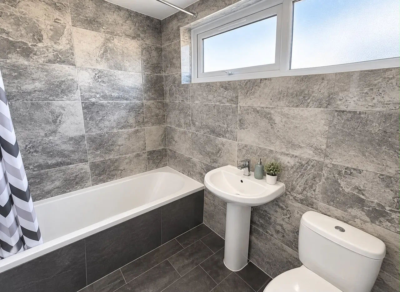 Mole Court, Epsom, KT19, photo 4