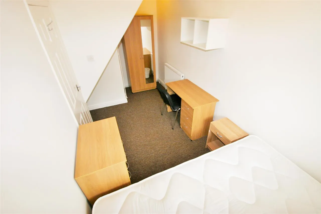 Beamsley Grove, Hyde Park, LS6, photo 9