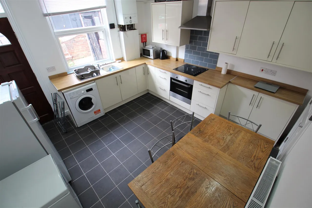 4 bed house to rent, Beamsley Grove, Hyde Park, LS6