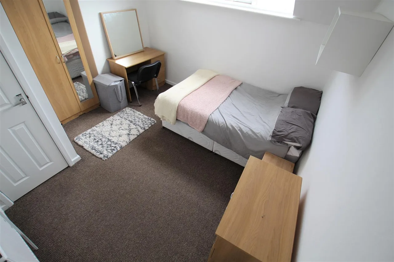 Beamsley Grove, Hyde Park, LS6, photo 10