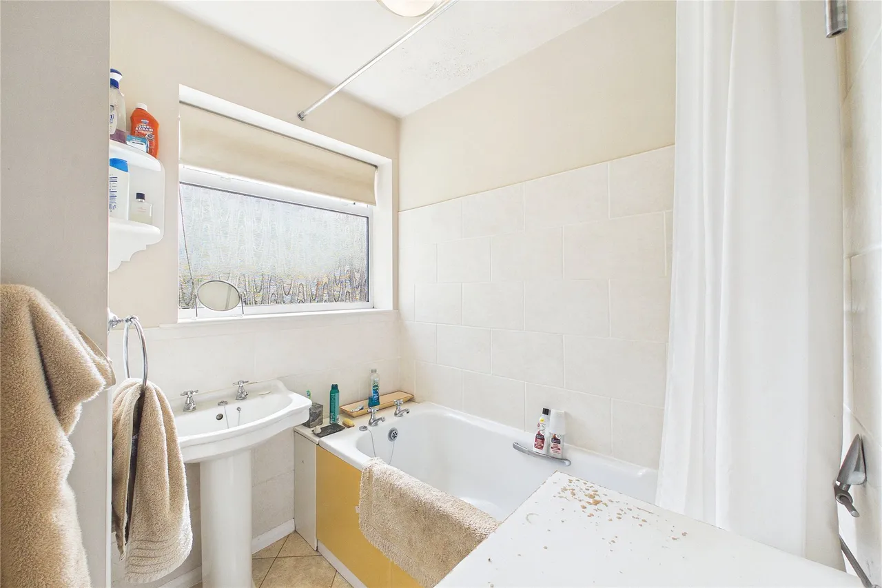 Fowlers Mead, Chobham, GU24, photo 11