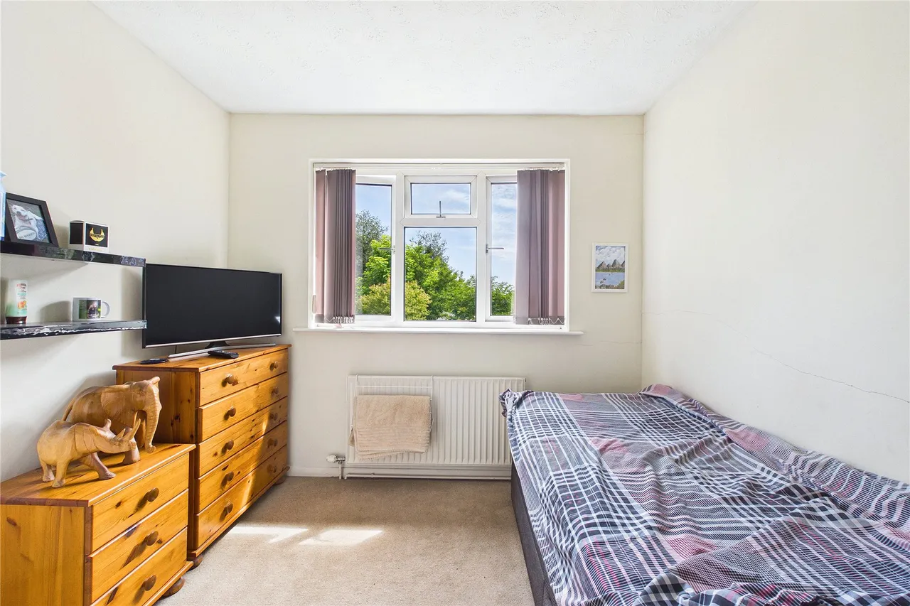 Fowlers Mead, Chobham, GU24, photo 9