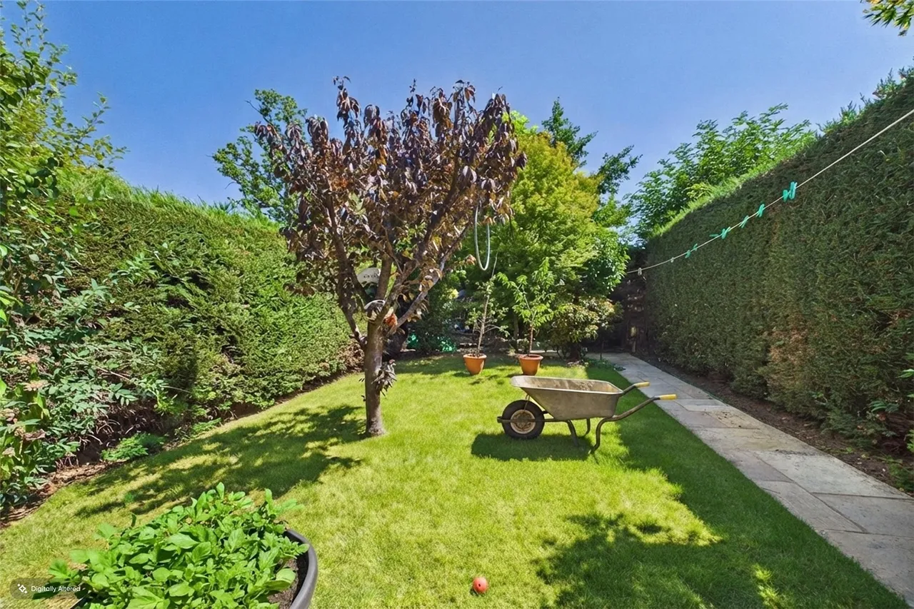 Fowlers Mead, Chobham, GU24, photo 13