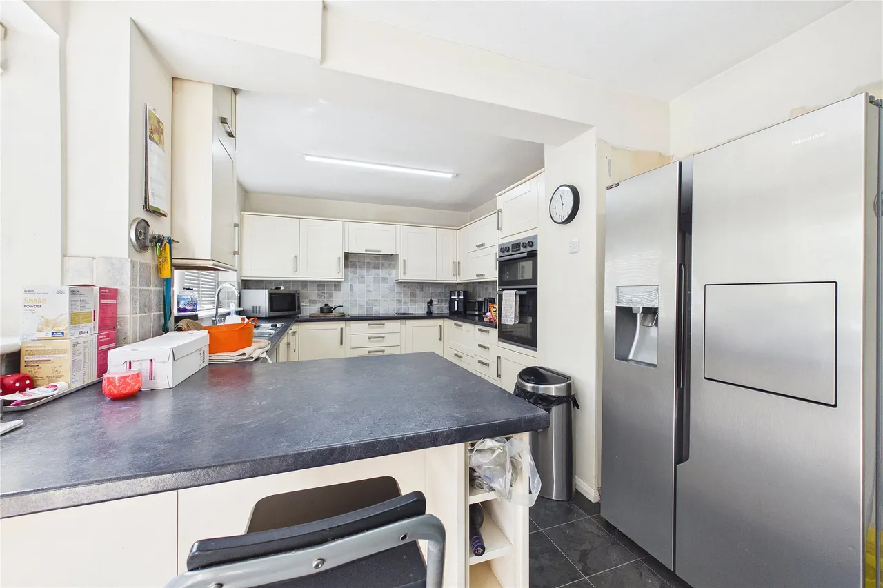 Fowlers Mead, Chobham, GU24, photo 4