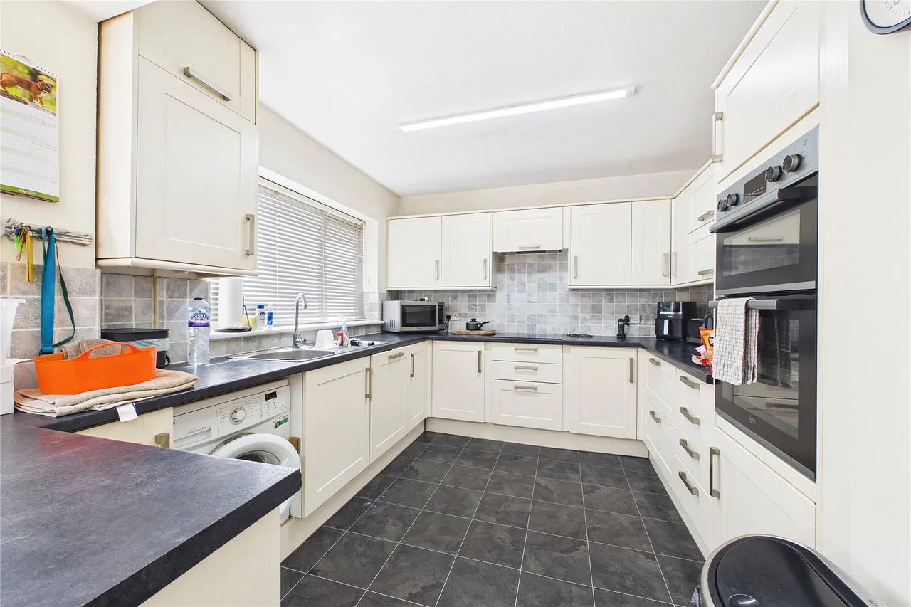 Fowlers Mead, Chobham, GU24, photo 5